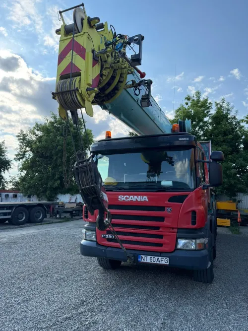 Automacara LIEBHERR LTF 1045, unitate din flotă.