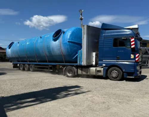 Automacara la lucru pe un șantier, oriunde în România.